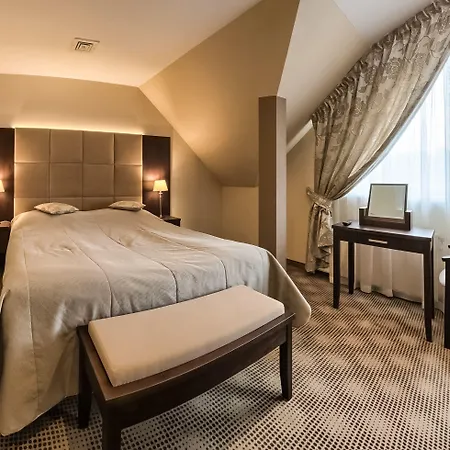 Hotel Ostaniec 3*